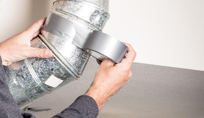 Worker sealing the duct